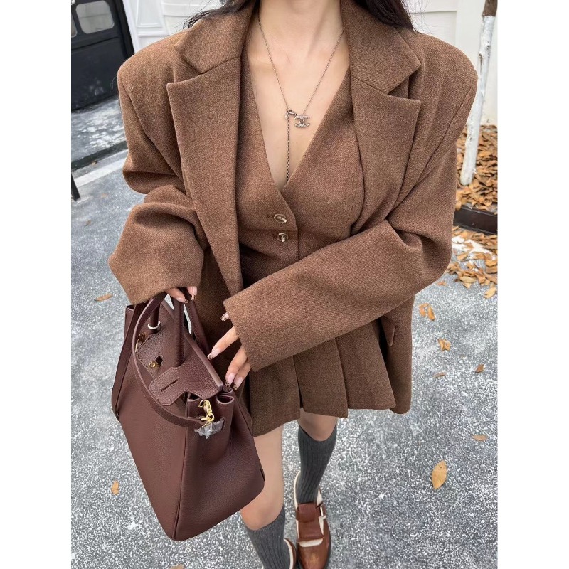 Winter Wear Clothes - ชุดเสื้อแจ็คเก็ตแฟชั่นใหม่ประจำฤดูใบไม้ร่วงระดับไฮเอนด์ของ Shpmishal + เสื้อกั๊กคอวี + กระโปรงจีบ