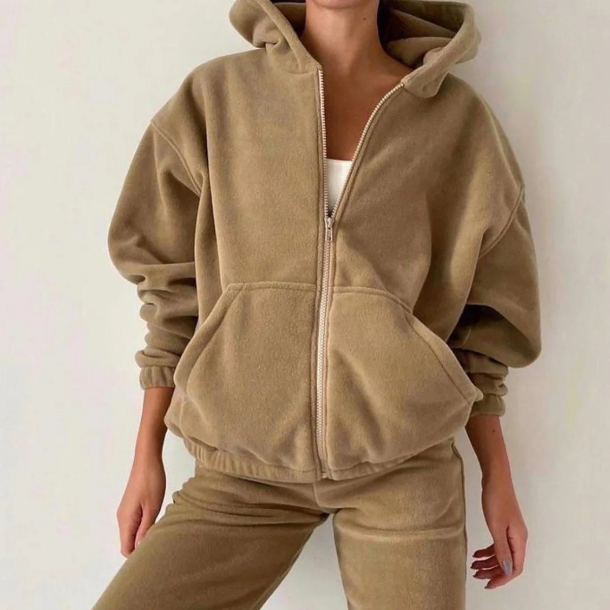 Winter Clothing Europe - เสื้อผ้าผู้หญิงแฟชั่นใหม่สไตล์ยุโรปอเมริกา ฤดูใบไม้ร่วงและฤดูหนาว 2025 ชุดเสื้อสเวตเตอร์สำหรับเล่นกีฬาและพักผ่อน