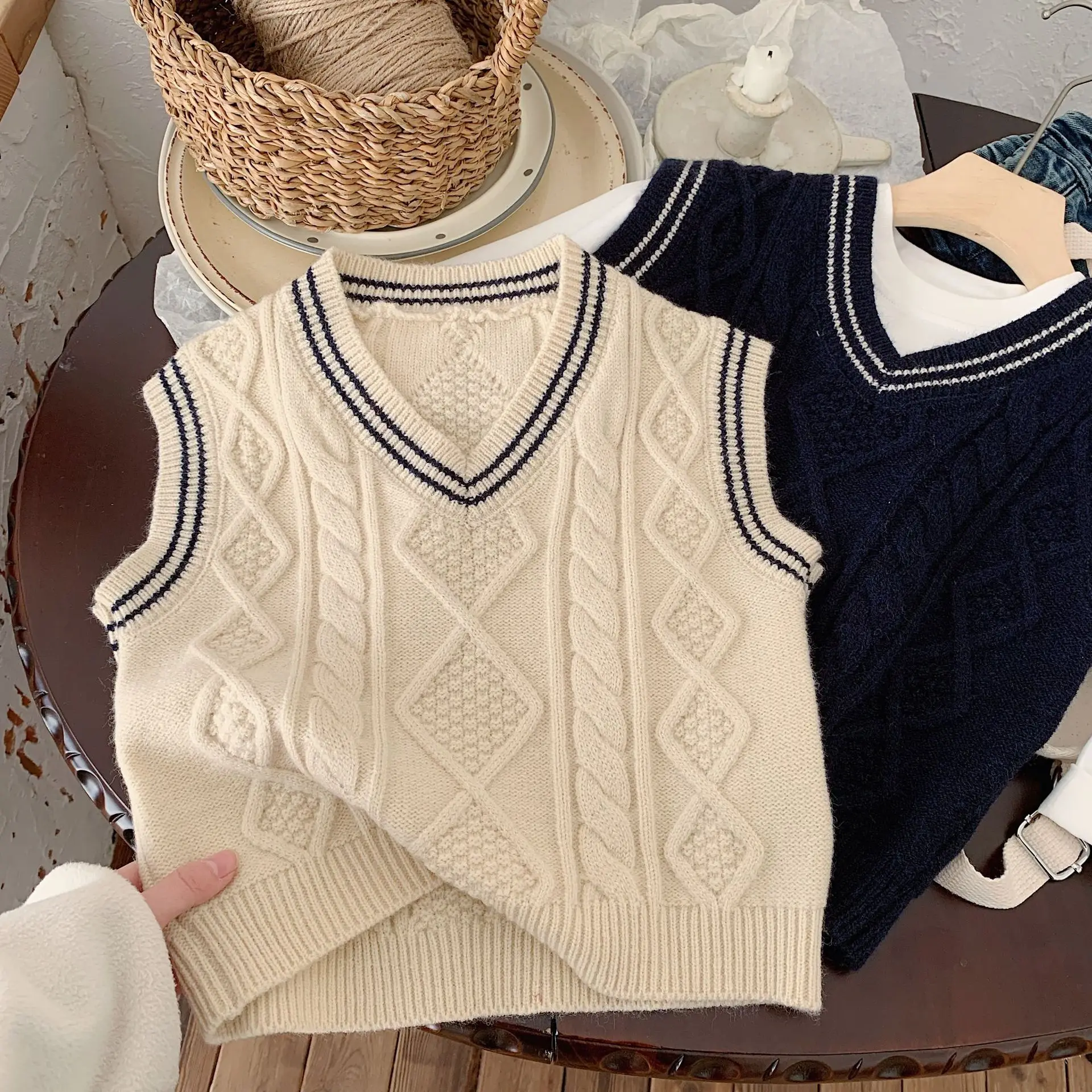 Winter Clothing Activity - เสื้อกั๊กเด็กผู้หญิงคอวีถักลายทางแฟชั่น balita perempuan เสื้อผ้าฤดูหนาว